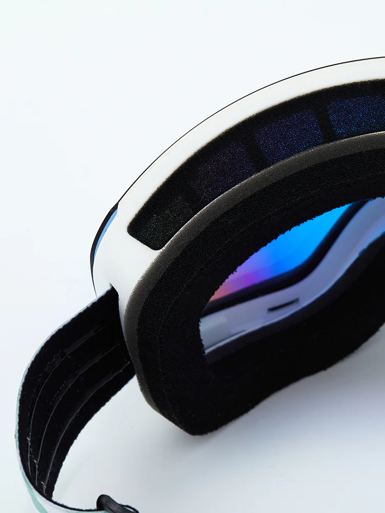 Broad Snow Goggles - Image 30