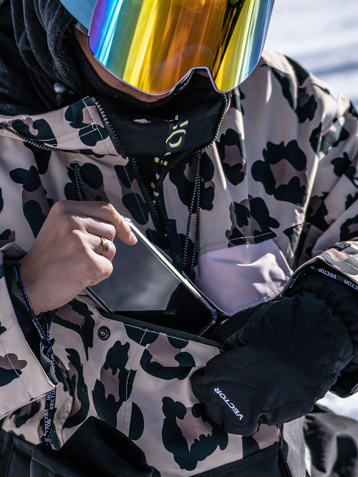 Women's Meteor 2L Anorak Jacket - Image 5