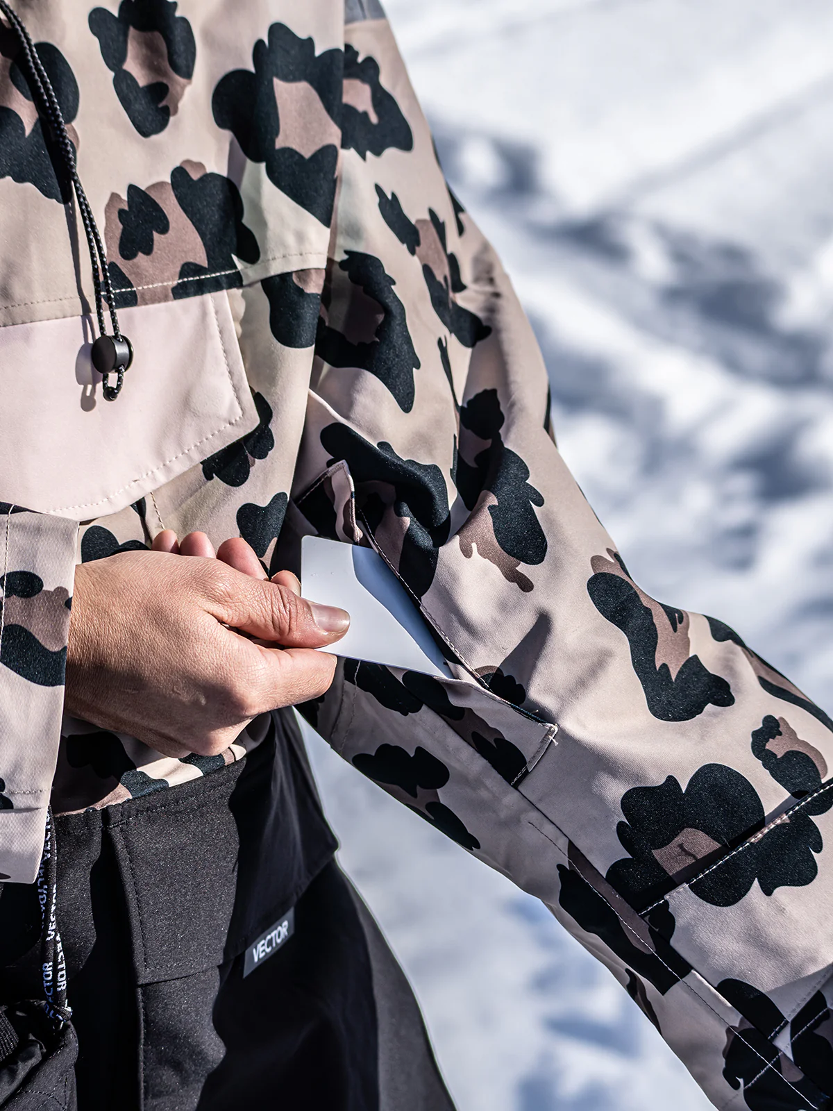 Women's Meteor 2L Anorak Jacket - Image 6