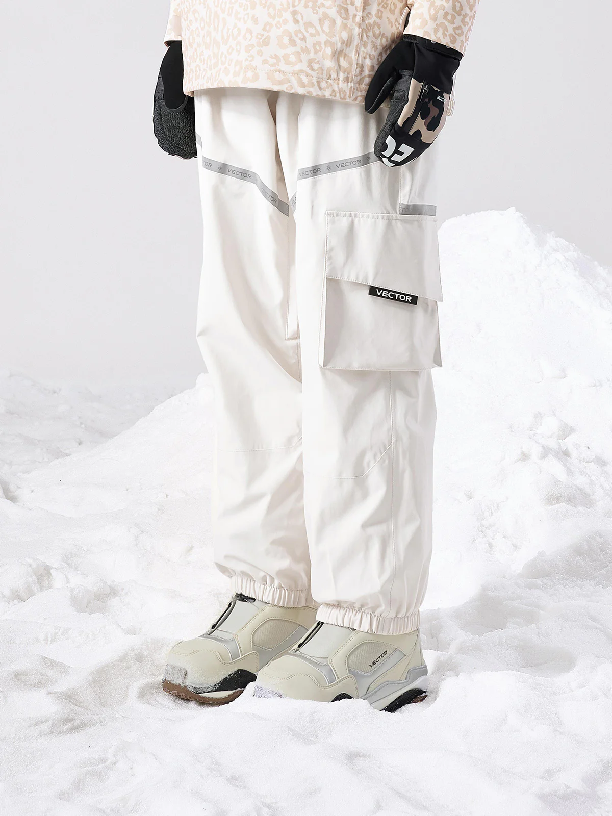 Women's Meteor Cargo Pants - Image 2